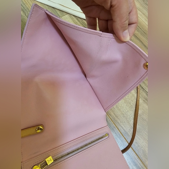 Louis Vuitton Monogram Vernis Walker Rose Wallet Bag - Picture 10 of 17